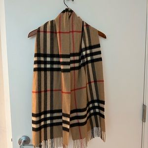 The Signature Burberry Check Cashmere Scarf